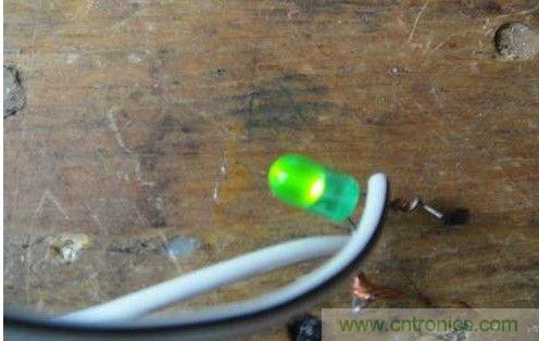 創(chuàng)意DIY!迷你風(fēng)力發(fā)電機(jī)!