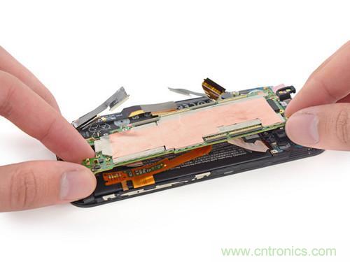 牛人強拆！新HTC One(M8)真機精密做工難修理