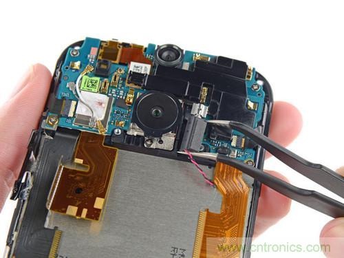 牛人強拆！新HTC One(M8)真機精密做工難修理