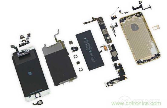 iPhone 6 Plus完全拆卸后可以看到,該產品在較小的空間容納了大量硬件。(來源:iFixit)