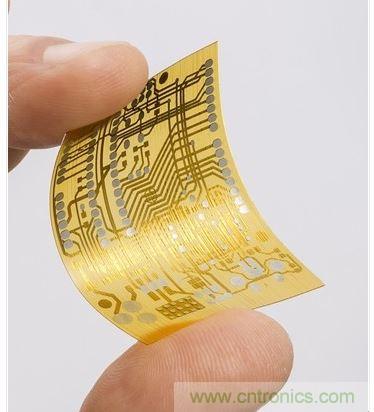 這款PCB是由納米尺寸的3D打印機的。